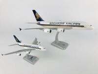 SINGAPORE AIRLINES AIRBUS A380: 2 Models (longest 38cm): A 1:200 scale plastic model, and A 1:500 scale metal model on stand - 2