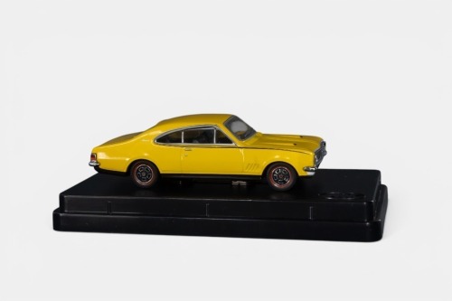 HG MONARO: A Trax 1:43 scale Holden HG Monaro GTS model, finished in yellow paintwork, model number TR37C