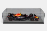 RED BULL RB18: A Spark 1:18 scale 2022 Oracle Red Bull Racing RB18, car number 1, winner 2022 Japanese grand prix, driver Max Verstappen, formula 1 drivers championship model, model number 18S774, in original box - 6