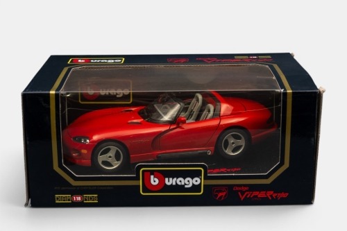 DODGE: A 1:18 scale 1992 Dodge Viper RT/10 model, made by Bburago, model number 3025