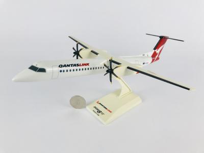 QANTAS-8 : A380 1:100 scale (32cm long) Series 400, resin and plastic model, registration 'VH-QA'.