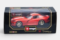 DODGE: A Bburago 1:18 scale 1997 Dodge Viper GTS coupe model, finished in red paintwork with white stripes and light grey interior, part of the diamonds collection, model number 3075