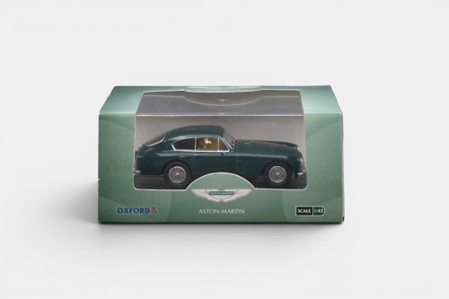 269 · ASTON MARTIN: A 1:43 scale Oxford diecast Aston Martin DB2 MkIII saloon model, finished in British racing green paintwork, model number AMDB2001