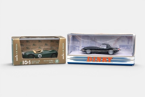 286 · JAGUAR: A pair of 1:43 scale Jaguar models, a 1948 Jaguar 3.5 litre Le Mans race car in green by Brumm model number R104, model loose in box, also a 1967 Jaguar E type finished in black by Dinky model number DY001/C