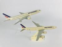 AIR FRANCE (KLM): Two models (longest 33cm): One Boeing 777-200 1:100 scale plastic model registration 'F-GSPZ', and one Airbus 340 1:100 scale plastic model, registration 'F-GSPZ' - 2