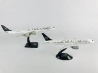 STAR ALLIANCE: Two models: A 1:200 scale (32cm long) Airbus A-340 'LOT Polish Airlines' plastic model and A 1:200 scale Boeing 787-8 plastic 'Aero Le Plane' model. - 2