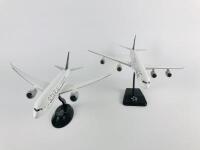 STAR ALLIANCE: Two models: A 1:200 scale (32cm long) Airbus A-340 'LOT Polish Airlines' plastic model and A 1:200 scale Boeing 787-8 plastic 'Aero Le Plane' model. - 3