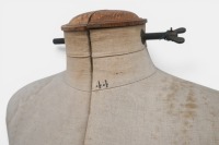 MANNEQUIN: An early 20th century French dressmakers formelliat mannequin on tripod stand by Buste Girard, Paris,160cm high - 3