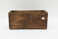 VACUUM OIL CO: A small Vacuum Oil Company wooden box, 16cm high, 34.5cm wide - 2