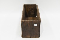 VACUUM OIL CO: A small Vacuum Oil Company wooden box, 16cm high, 34.5cm wide - 3