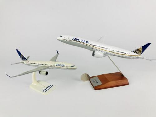 UNITED AIRLINES: Two models (longest 30cm): A 1:200 scale Boeing 787-9 resin 787 Dreamliner model, and A 1:100 scale Boeing 757-200 plastic model, registration 'N29124'