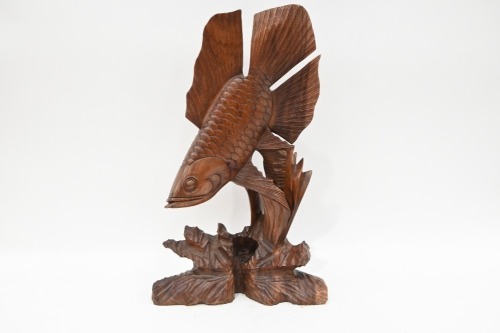 FISH SCULPTURE: A timber carved flying fish sculpture, 51cm high, 31cm wide at base