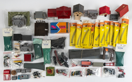 DIORAMA PARTS: A tub of assorted diorama parts, includes items such as buildings, vehicle models, figurines etc