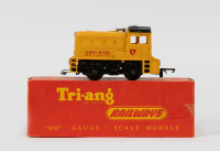 TRI-ANG: A c1960s Tri-ang HO / OO scale yard switcher SWB locomotive (R353) in original box