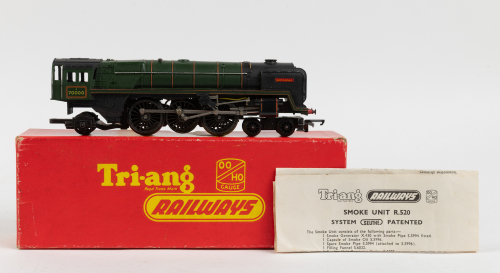 TRI-ANG: A circa early 1960s Tri-ang Railways OO / HO gauge British Rail Standard Class (4-6-2) steam locomotive (R.259) in original box