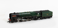 BR STANDARD CLASS 7: A Hornby Railways R.552 OO scale (4-6-2) British Rail Standard Class 7 'Oliver Cromwell' locomotive & tender in BR green in original box