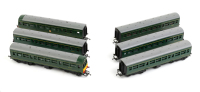 BRITISH RAIL CLASS 101: A set of six Tri-ang OO scale British Rail Class 101 passenger cars in BR green livery