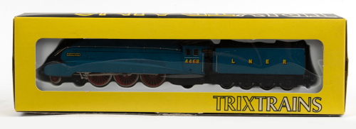 87 · LNER CLASS A4: A Trix Trains No.1190 OO gauge LNER Class A4 'Mallard' (4-6-2) locomotive & tender in original box