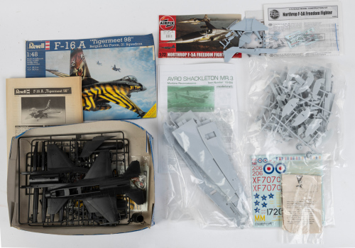 US AVIATION: Three US military aviation model kits