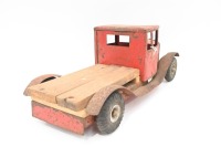 TRI-ANG: A c1950s Tri-ang Lines Brothers tin flatbed lorry truck, 44cm long - 4