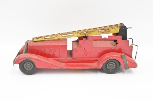 MARX GIRARD: A circa 1930s/1940s Marx Girard pressed clockwork steel fire engine toy with wind-up ladder, 36cm long