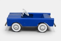 PEDAL CAR: A childrens metal ride-on pedal car, 92cm long - 2