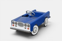 PEDAL CAR: A childrens metal ride-on pedal car, 92cm long - 3