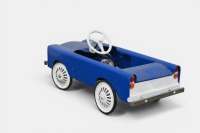 PEDAL CAR: A childrens metal ride-on pedal car, 92cm long - 4