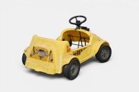 PEDAL CAR: A Renault plastic pedal car, 80cm long - 4