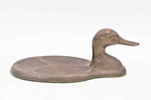 CHANGE TRAY: A decorative brass change tray in the form of a duck, 9.5cm high, 28cm long