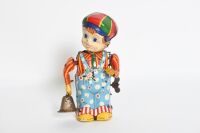 TIN TOY FIGURINES: A group of four tin toy figurines - 4