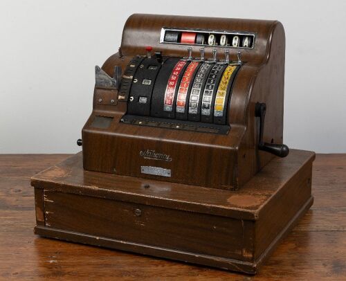 39 · CASH REGISTER: A c1950s timber National cash register, model number 'N-1652-4-E', 45cm high, 50cm wide