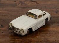 TIN TOY: A circa 1950s Japanese Mercedes-Benz 300SL Gullwing battery operated tin toy, 18.5cm long