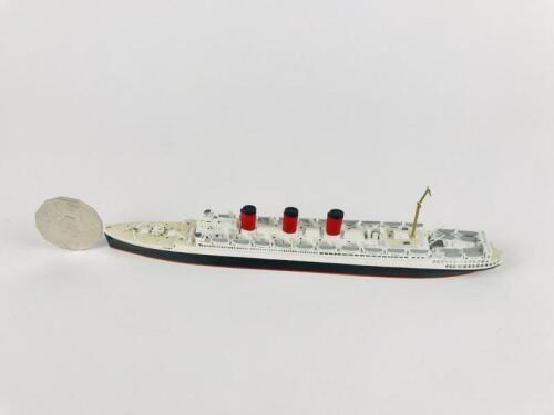 FRENCH LINE: A 1:1250 scale (25cm long) metal model 'Paris' circa 1921