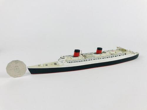 BRITISH CUNARD LINE: A 1:1250 scale (25cm long) metal model 'Queen Elizabeth' circa 1938