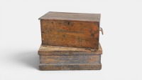 CARPENTERS TRUNK: An antique carpenter's trunk, with interior pull-out sections - 2