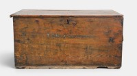 CARPENTERS TRUNK: An antique carpenter's trunk, with interior pull-out sections - 3