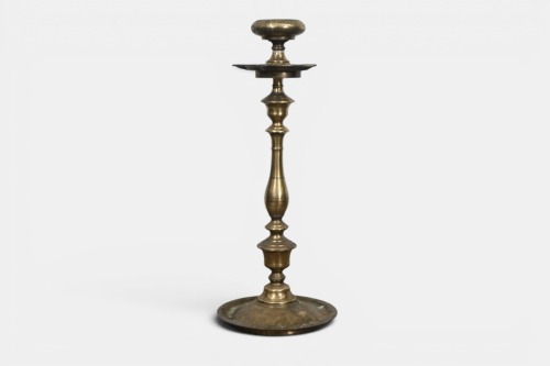 ASH TRAY: A heavy brass Middle Eastern style ash tray, 55cm high