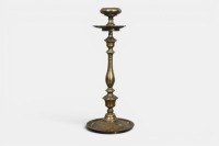ASH TRAY: A heavy brass Middle Eastern style ash tray, 55cm high