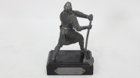 BATTLE OF HASTINGS: Two limited edition pewter English Infantryman figures from the 1066 Battle of Hastings on wooden bases, sculptured by R. Cameron, 1980, both 15cm high overall - 3