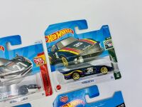 HOT WHEELS: A group of six 1:64 scale Hot Wheels models of race cars including the Panoz LMP-1, Ford GT40 MK IV and the Porsche 935 [Location: Sydney] - 3
