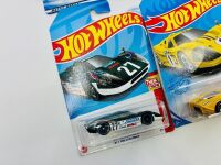 HOT WHEELS: A group of six 1:64 scale Hot Wheels models of race cars including the Panoz LMP-1, Ford GT40 MK IV and the Porsche 935 [Location: Sydney] - 6