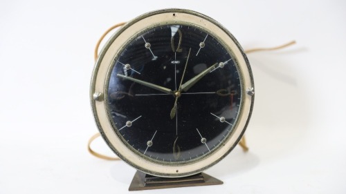 METAMEC CLOCK: A c1960s Metamec (Britain) electric powered shelf clock, diameter 18cm overall