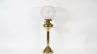 LAMP: A modern Bates Brass of Birmingham (England) oil lamp, 70cm high