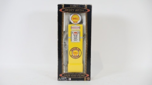 SHELL PETROL PUMP: A Golden Wheel (USA) 1:8 scale 1936 Shell gas pump model with operating light in original box