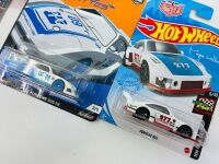 HOT WHEELS: Four Hot Wheels 1:64 scale models including two of the Ford GT40 and two of the Porsche 935 [Location: Sydney] - 5