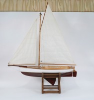 POND YACHT: A wooden pond yacht model on timber base, overall height 110cm - 2
