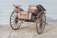 GOVERNESS CART: A late 19th/early 20th Century horse drawn Governess Cart - 2