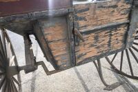 GOVERNESS CART: A late 19th/early 20th Century horse drawn Governess Cart - 5