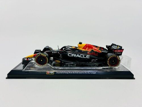 182 · RED BULL RACING: A 1:24 scale model by Bburago of the RB18 with original display case [Location: Sydney]